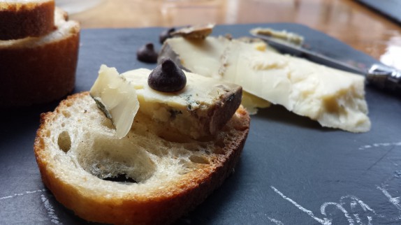 Dunbarton Blue – Roelli Cheese│ Shullsburg, WI │ Raw Cow  Cheddar, with a hint of blue.   Milky, clean taste that melts in your mouth.  Paired with dark chocolate.