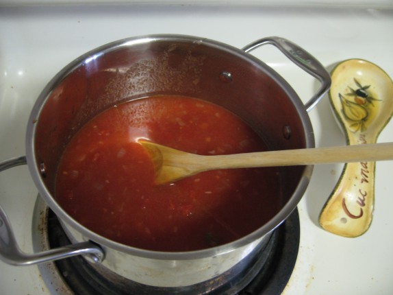 Tomato sauce cooking